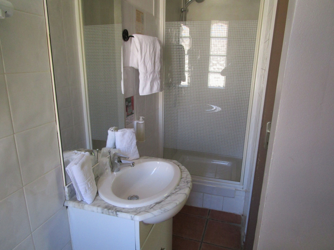 Bathroom 4, Hotel Restaurant l'Escapade, Vaucluse