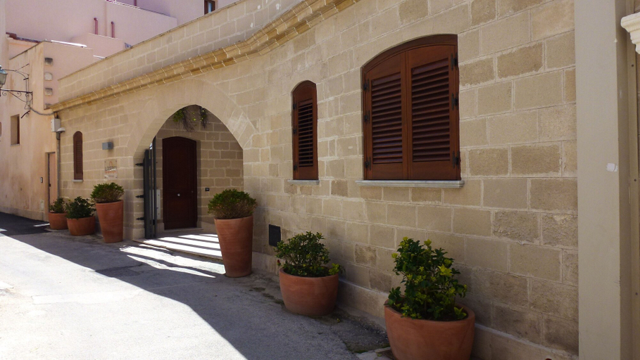 Exterior & Views 2, Il Portico, Trapani