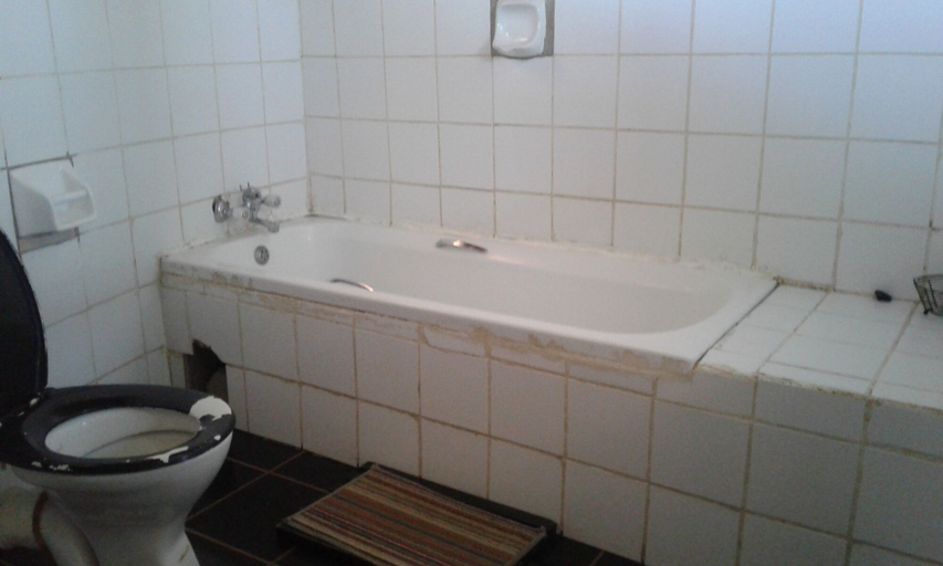 Bathroom 3, Gaetsho Lodge, Mahalapye