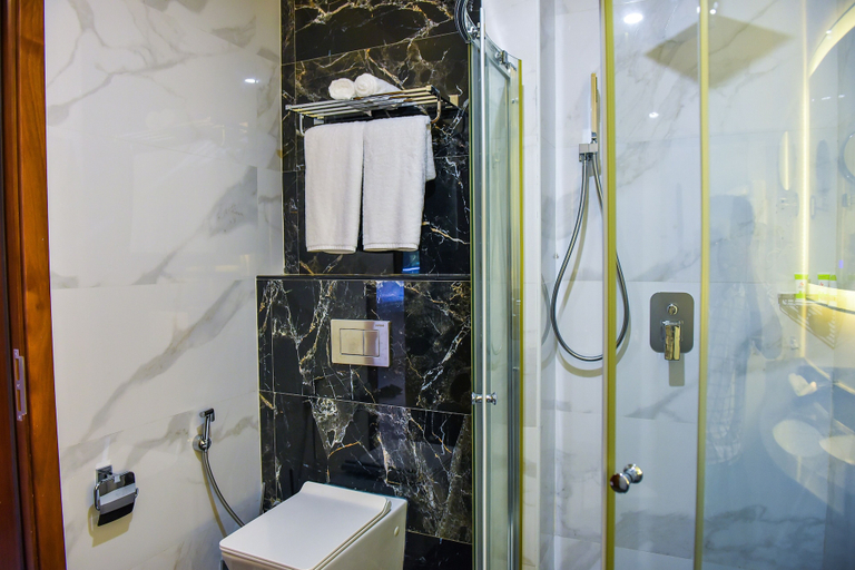 Bathroom 5, Admas Grand Hotel, Entebbe