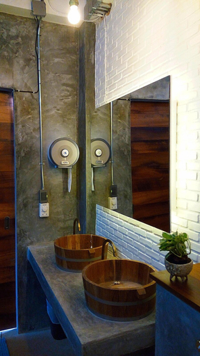Bathroom 4, Baan Mai Kradan Hostel Chiang Rai, Muang Chiang Rai