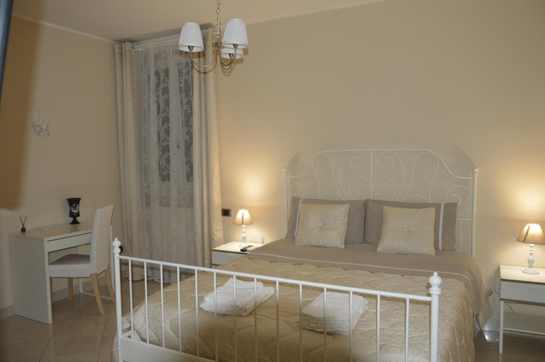 Bedroom 4, La Colomba B&B, Bari