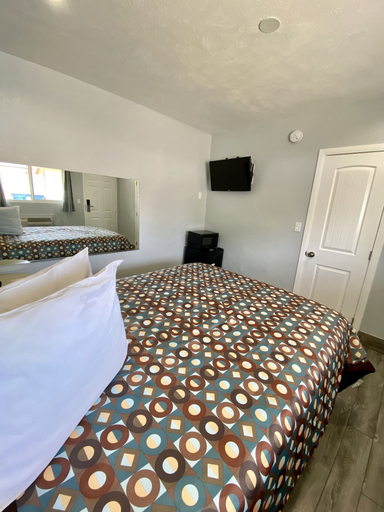 Bedroom 5, Dixie Motel, Los Angeles