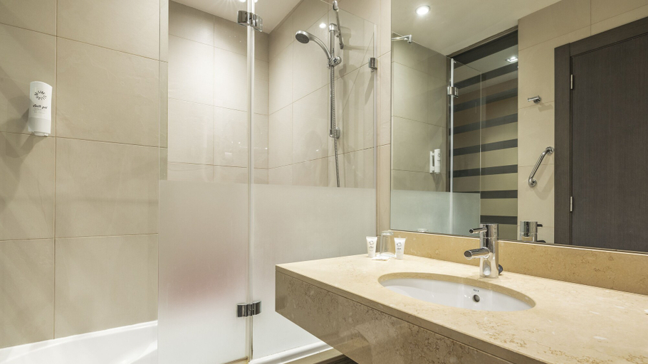 Bathroom 4, Be Live City Center Talavera, Toledo