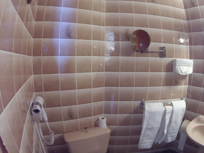 Bathroom 5, Boustigue Hôtel - Restaurant, Isère