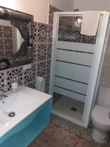Bathroom 4, Pension Arena Alicante, Alicante