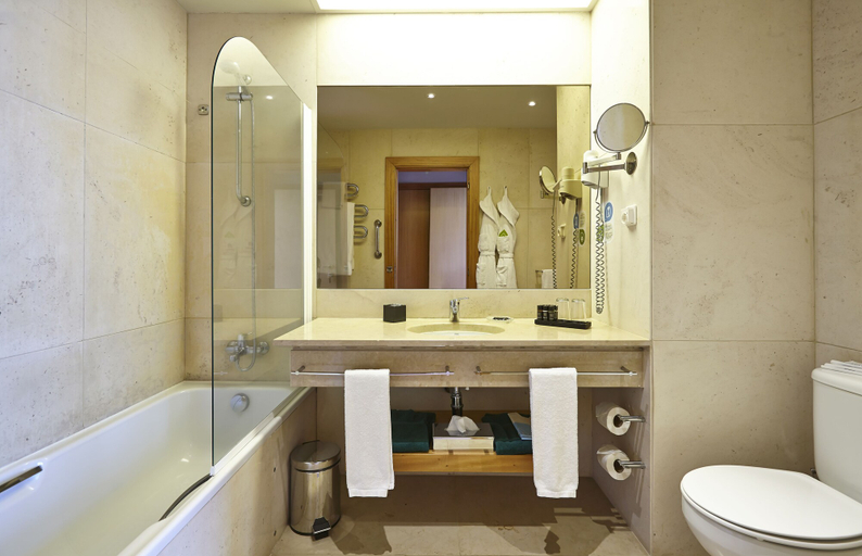 Bathroom 5, PortoBay Serra Golf, Machico