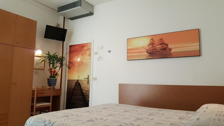 Bedroom 4, Hotel Losanna, Ravenna
