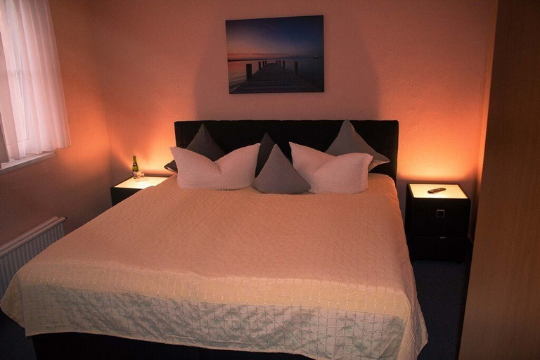 Bedroom 3, Hotel Ammerland, Wilhelmshaven