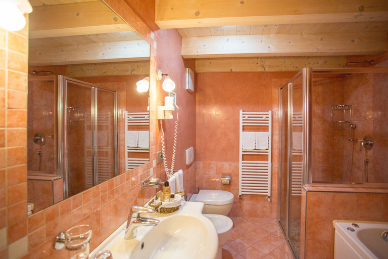 Bathroom 5, Castelir Suite Hotel, Trento