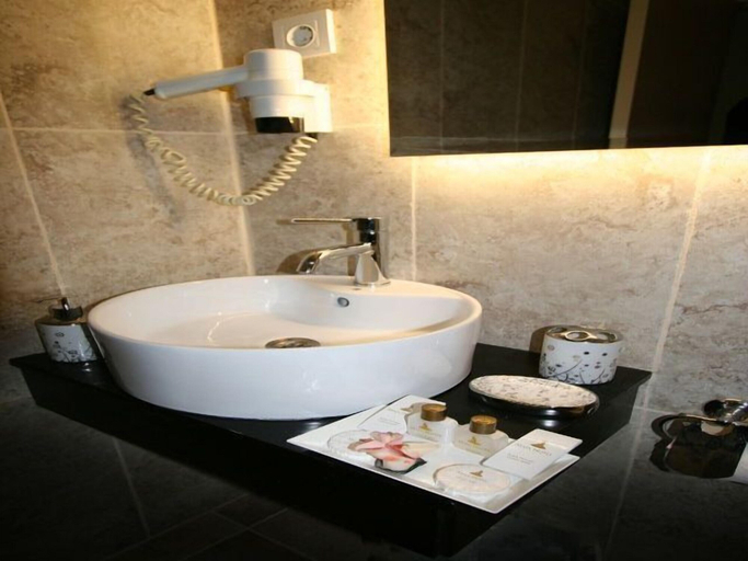 Bathroom 4, Maya Hotel Istanbul, Fatih