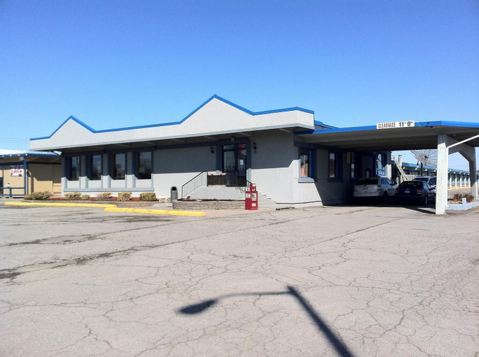Exterior & Views 2, Travelers Inn, Hastings
