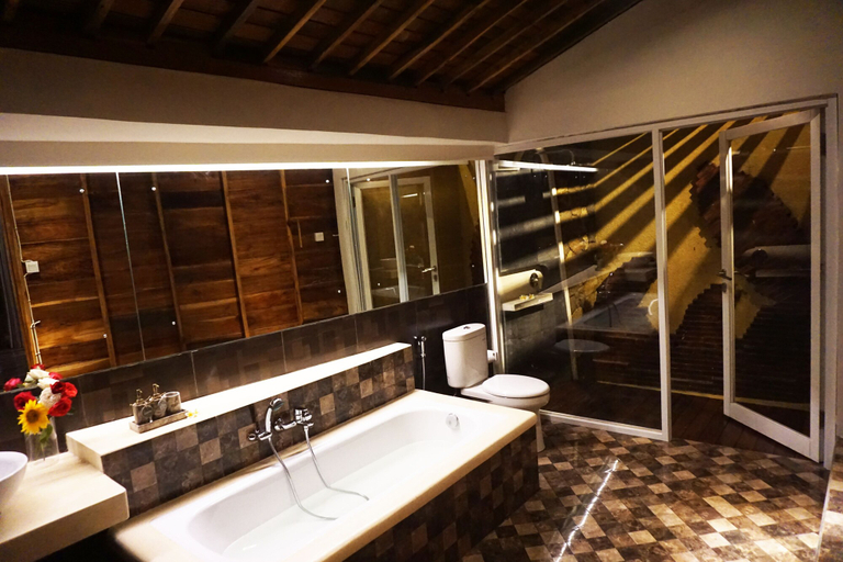 Bathroom 4, Ocho Bali Surf Camp, Badung