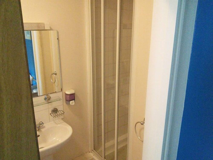 Bathroom 3, Brimar Guest House, Hampshire