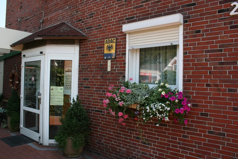 Exterior & Views 2, Hotel Haus Wittwer, Emden