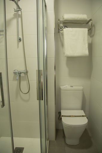 Bathroom 4, Alda Alborán Rooms, A Coruña