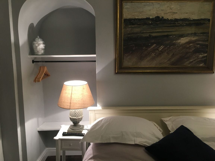 Bedroom 3, The Dark Horse Pub, Bristol