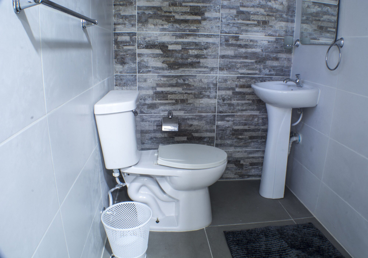 Bathroom 5, Malecon Rooms & Hotel, Distrito Nacional