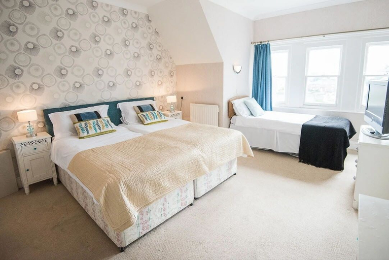 Others 5, The Elmfield, Devon