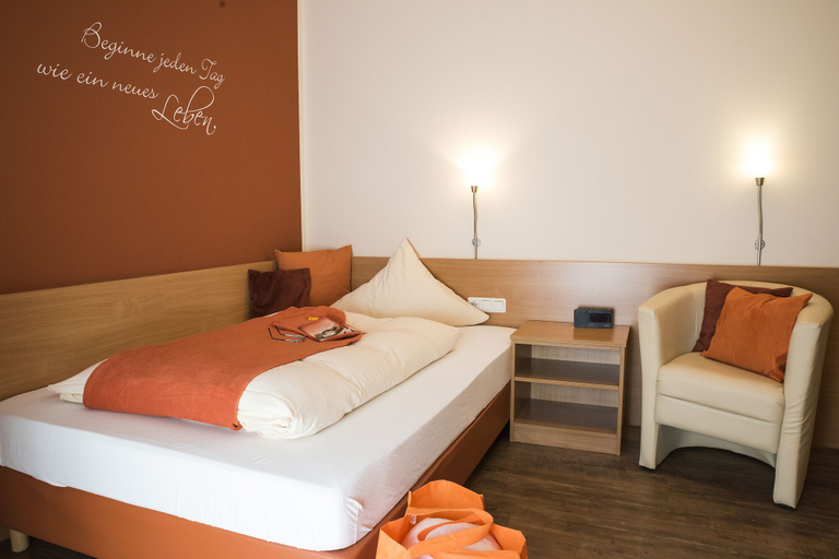 Bedroom 3, Gästehaus Zehmerhof, Erding
