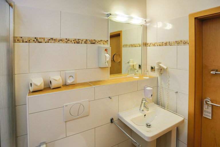 Bathroom 4, Hotel Hiddenseer, Vorpommern-Rügen