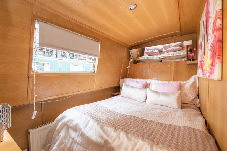 Bedroom 3, The Four Sisters Boatel, Edinburgh