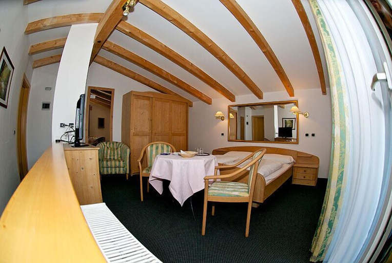 Bedroom 3, Diamant Spa Resort, Bolzano