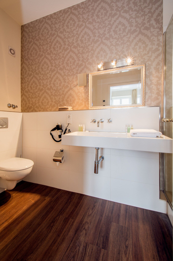 Bathroom 5, Living am Carlsplatz, Düsseldorf