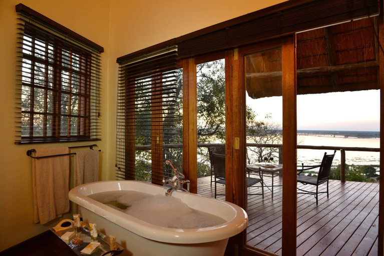 Bathroom, Muchenje Safari Lodge, Chobe