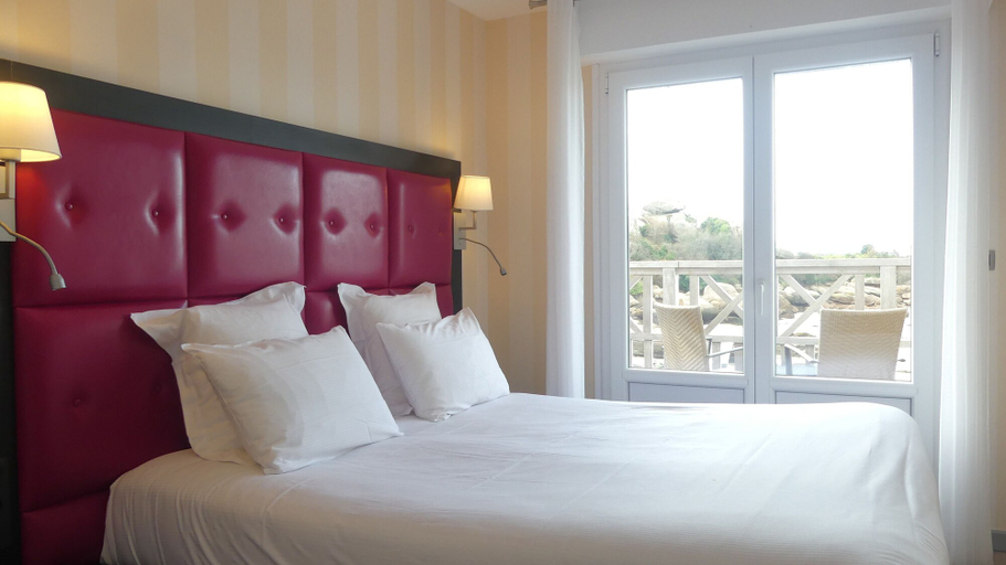 Bedroom 4, Logis Hôtel Saint-Guirec et de la Plage, Côtes-d'Armor