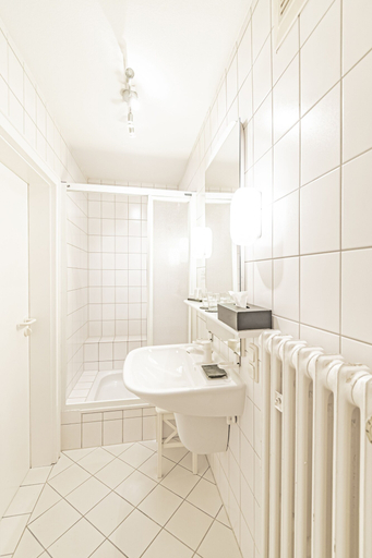 Bathroom 4, Weinhotel Ayler Kupp, Trier-Saarburg
