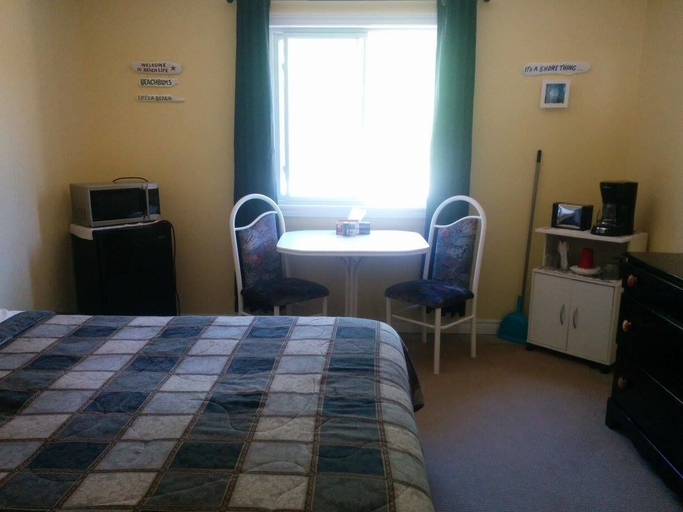 Bedroom 2, The Pinewood - Adult Getaway by the Lake, Lambton