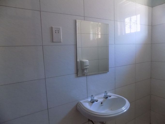 Bathroom 5, Etana Motel, Kampala