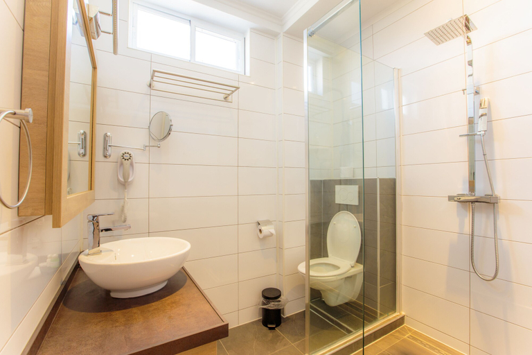 Bathroom 4, Q-Inn Boutique Hotel, Rainville