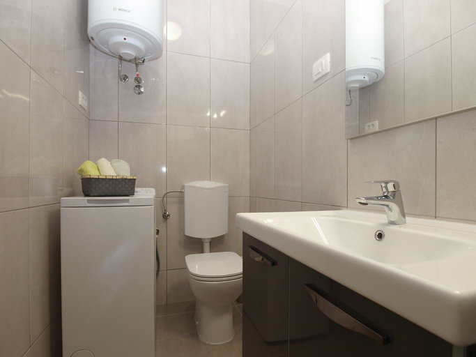 Bathroom 3, Apartments Orijana 898, Pula