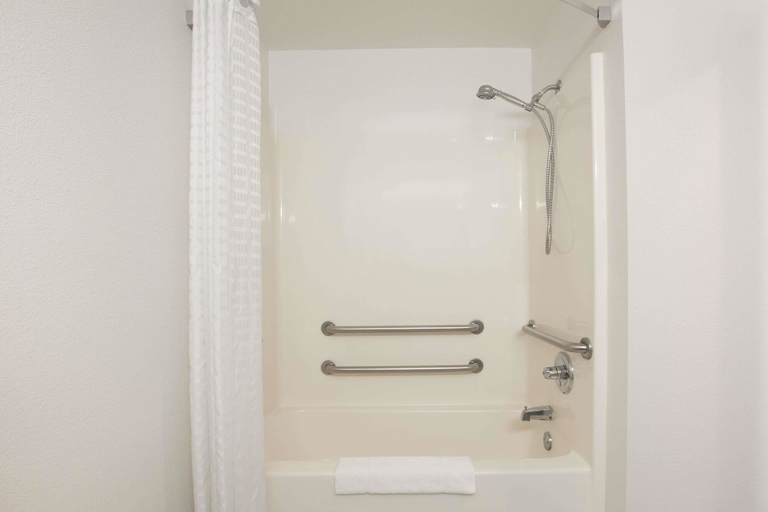 Bathroom 4, Howard Johnson by Wyndham Beckley, Raleigh