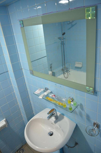 Bathroom 3, Power Hotel, Mandalay