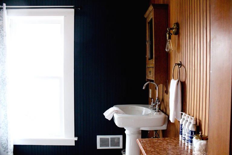 Bathroom 5, Shelburne Hotel, Pacific
