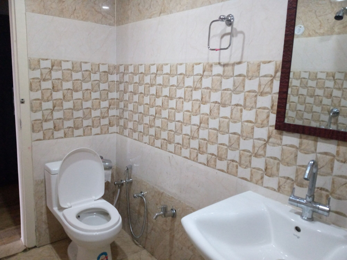 Bathroom 3, Crystal LakeView Homestay, Nainital