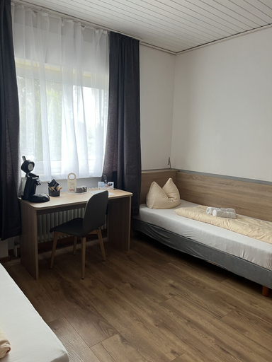 Bedroom 4, Hotel Hubertus Hof, Unna