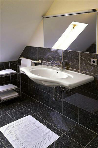 Bathroom 5, Hotel Daucher, Nürnberg