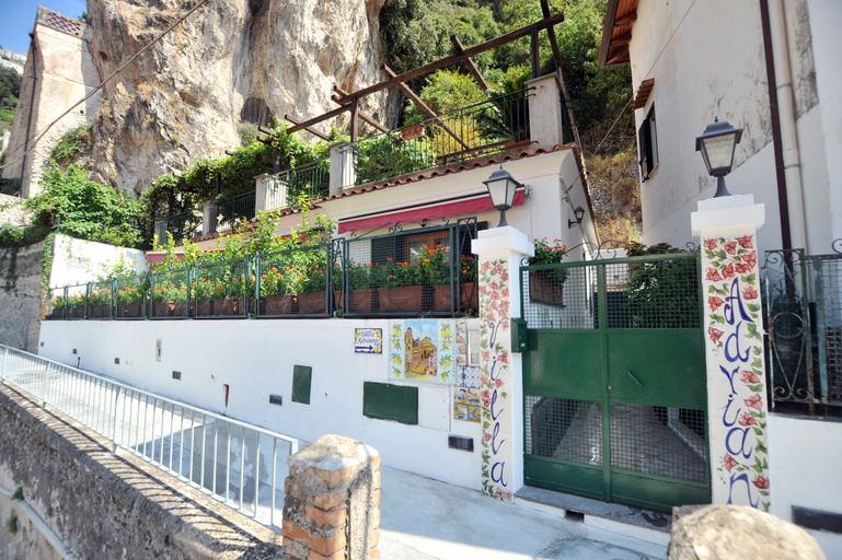 Exterior & Views, Villa Adriana B&B, Salerno