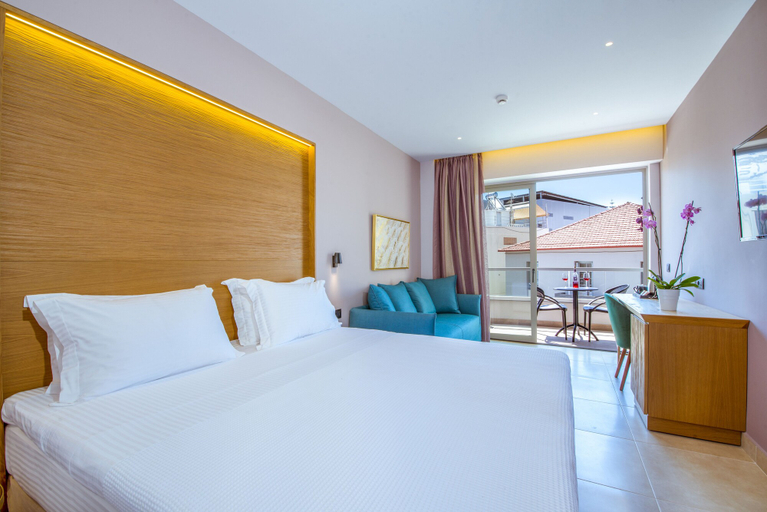 Bedroom 4, M City Hotel, Crete