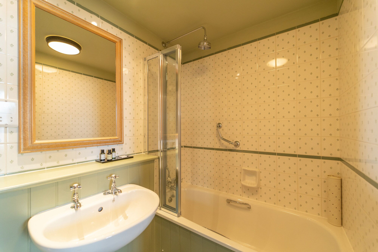 Bathroom 4, Green Dragon Hotel, Herefordshire