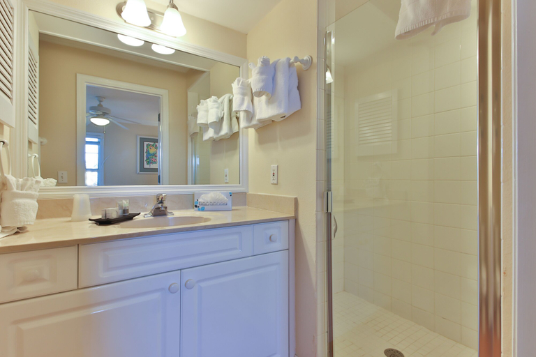 Bathroom 4, Tortuga Inn Beach Resort, Manatee