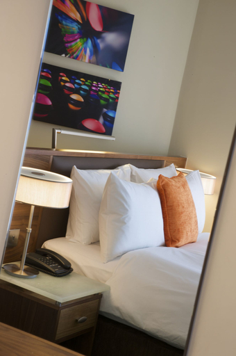 Bedroom 3, The Bermondsey Square Hotel, London