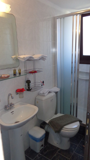 Bathroom 5, Niki Studios Sea-Front, North Aegean