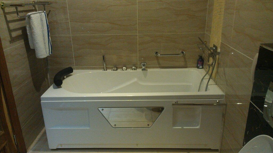 Bathroom 5, Sun Beach Hotel, Cotonou