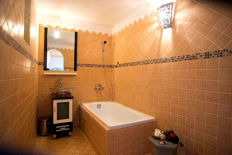 Bathroom 5, Riad Safir, Meknès