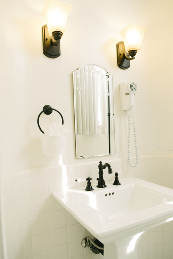Bathroom 3, Vizcaya, Sacramento